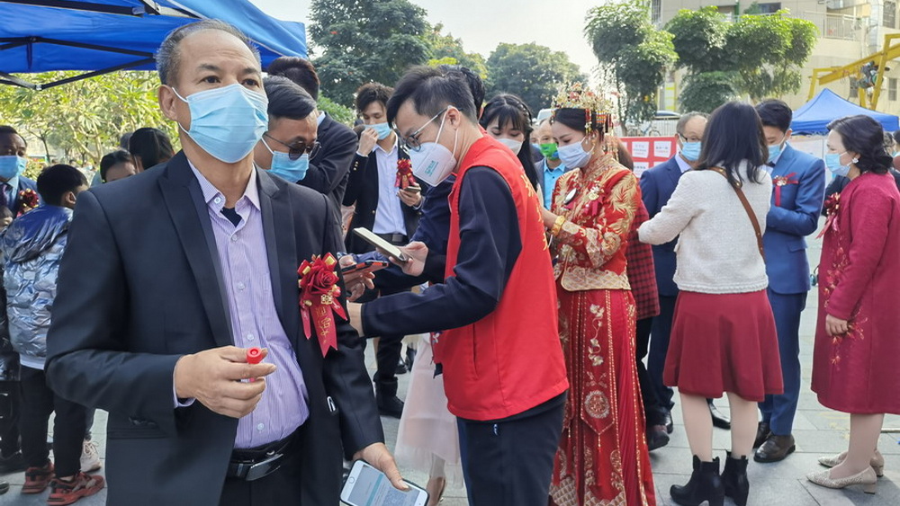 “插隊(duì)”新娘收獲全城祝福，憑啥？就憑這兩個(gè)字