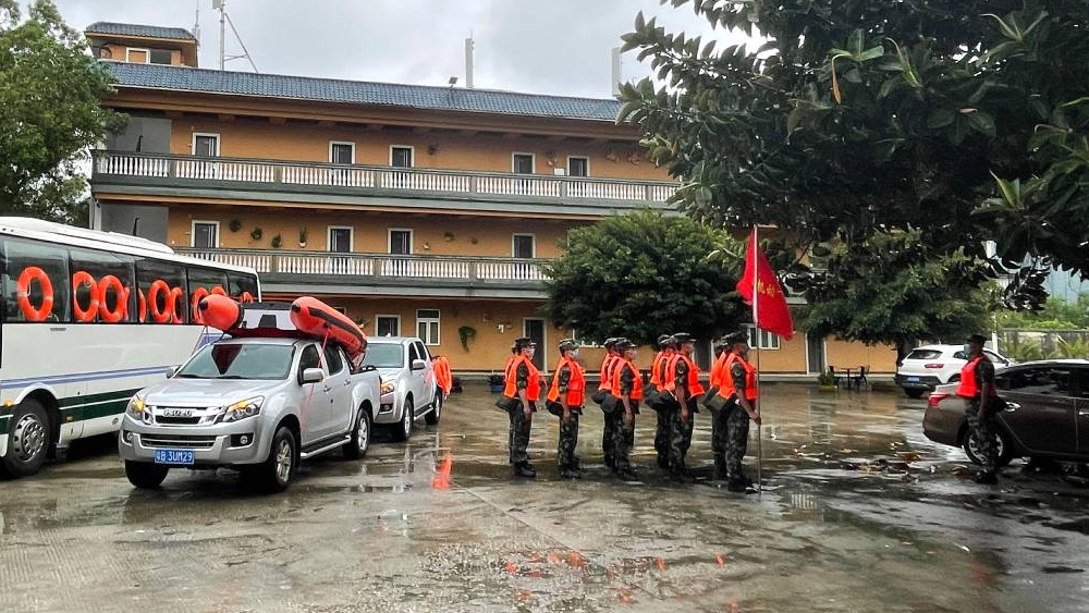 溫暖且堅定，致敬暴雨中的“守護”色！